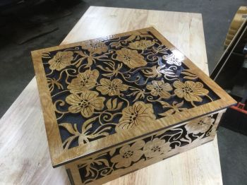imagem do arquivo vetor para download Caixa de Flores de Madeira Cortada a Laser