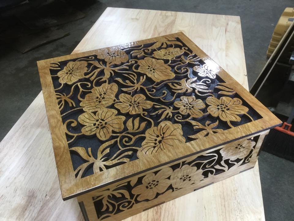 imagem do arquivo vetor para download Caixa de Flores de Madeira Cortada a Laser