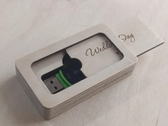 imagem do arquivo vetor para download Caixa de Pendrive com Tampa Deslizante 