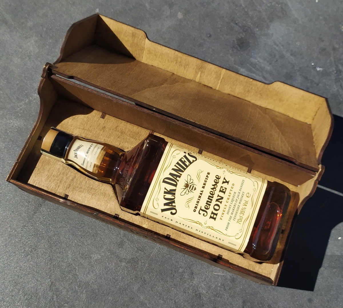 imagem do arquivo vetor para download Caixa de Presente Jack Daniels 70cl 