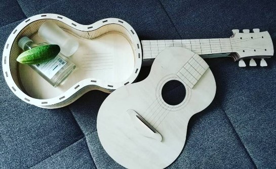 imagem do arquivo vetor para download Caixa de Presente em Forma de Guitarra 