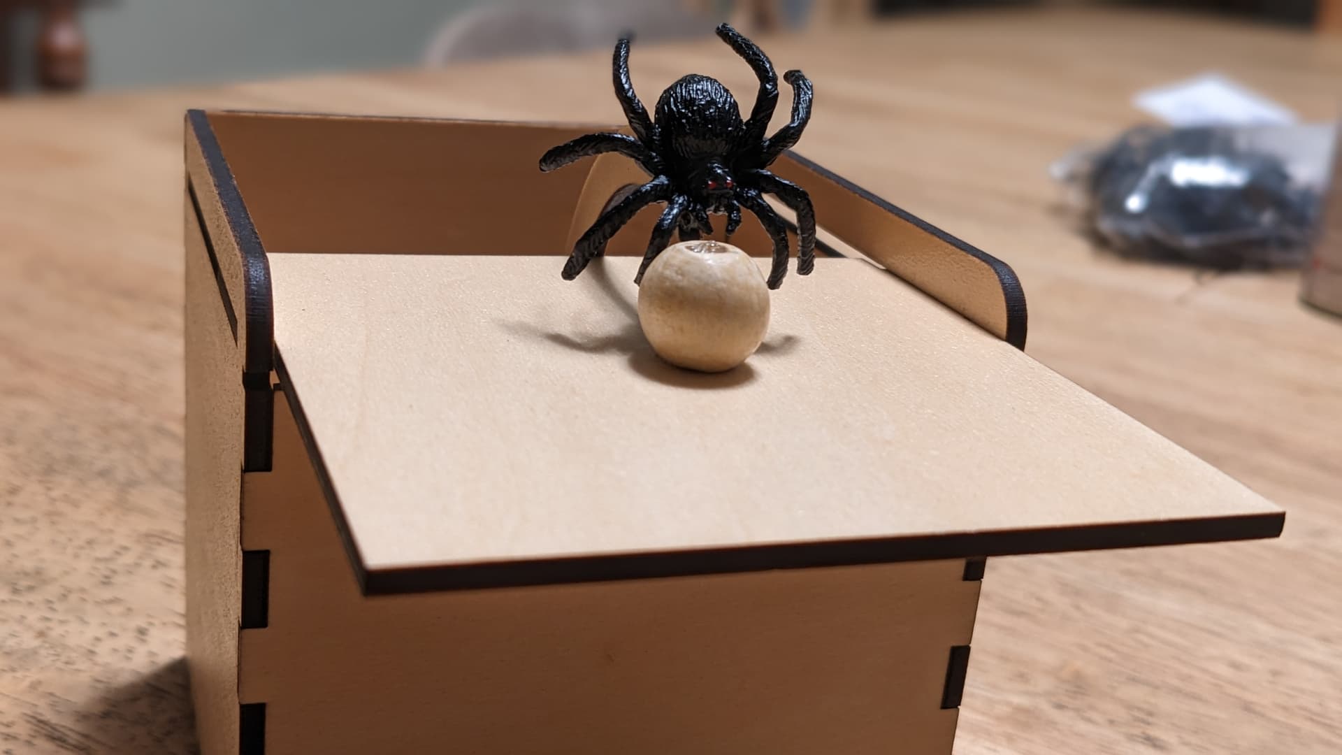 imagem do arquivo vetor para download Caixa de Susto de aranha