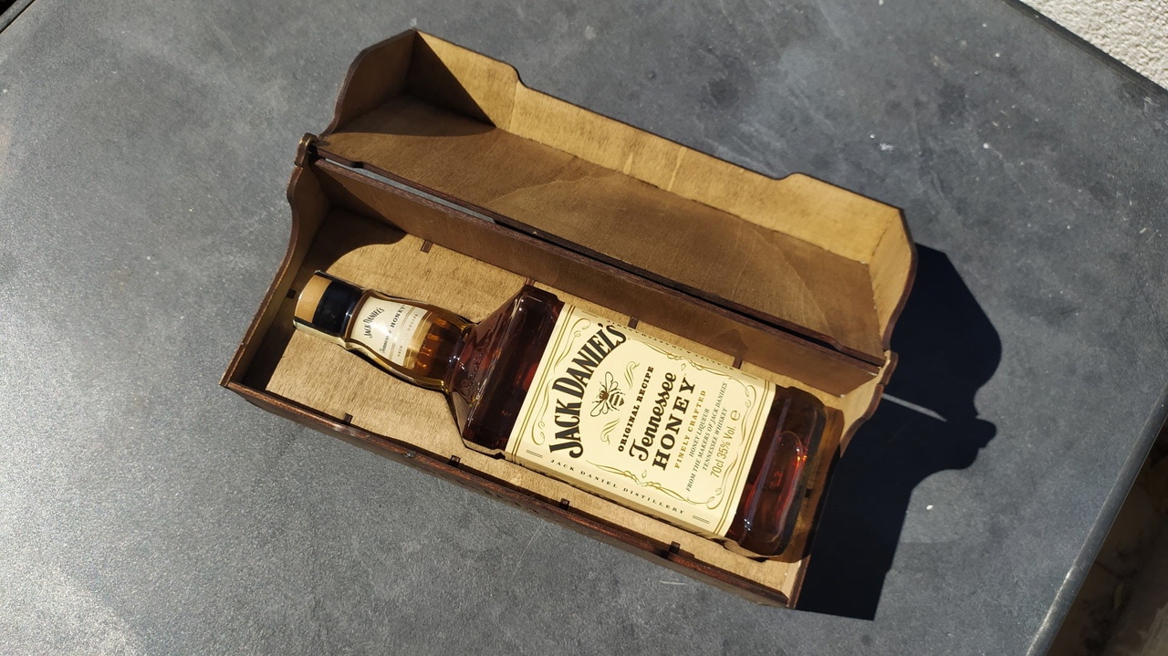 imagem do arquivo vetor para download Caixa de presente Jack Daniels