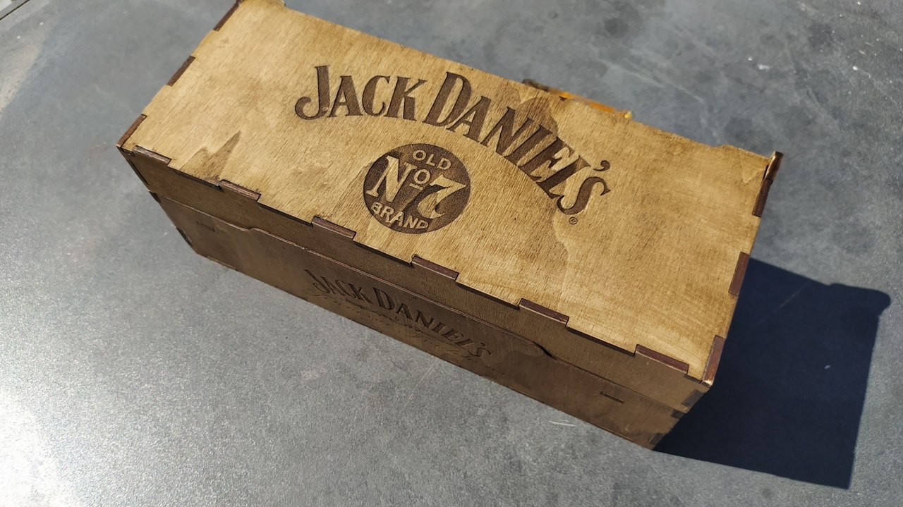 imagem do arquivo vetor para download Caixa de presente Jack Daniels