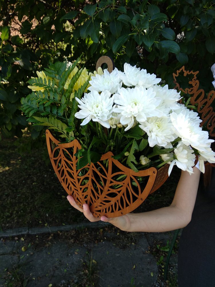 imagem do arquivo vetor para download Cesta de Flores Decorativa de Madeira em 3D