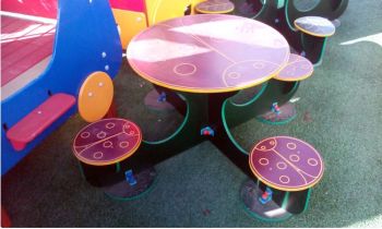 imagem do arquivo vetor para download Mesa infantil tentaculos