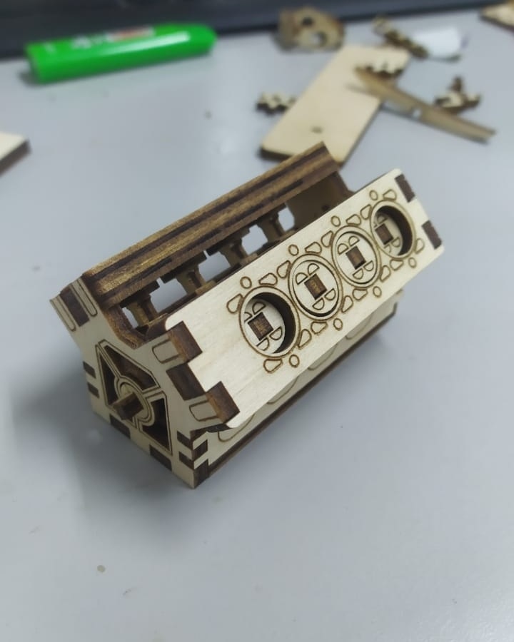 imagem do arquivo vetor para download Motor V8 de Madeira Cortado a Laser
