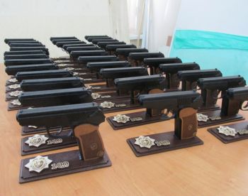 imagem do arquivo vetor para download Presente de medalha de suporte de pistola