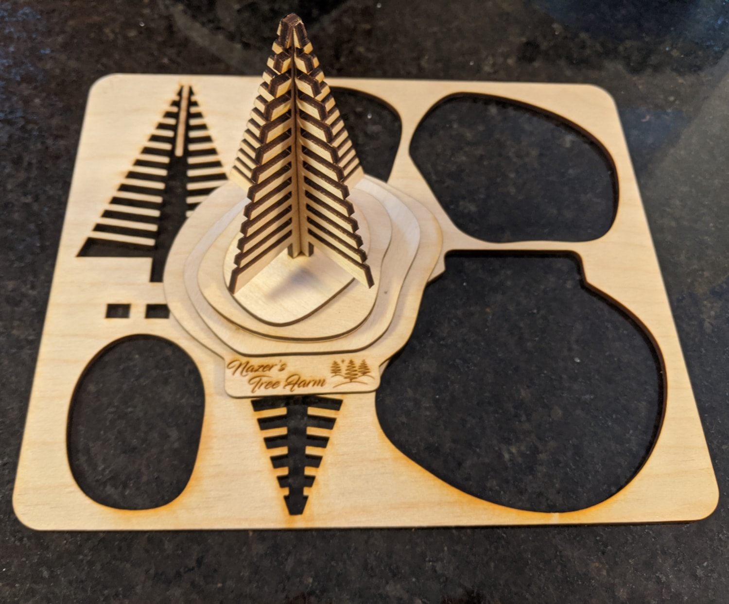 imagem do arquivo vetor para download Árvore de Natal de Mesa Cortada a Laser