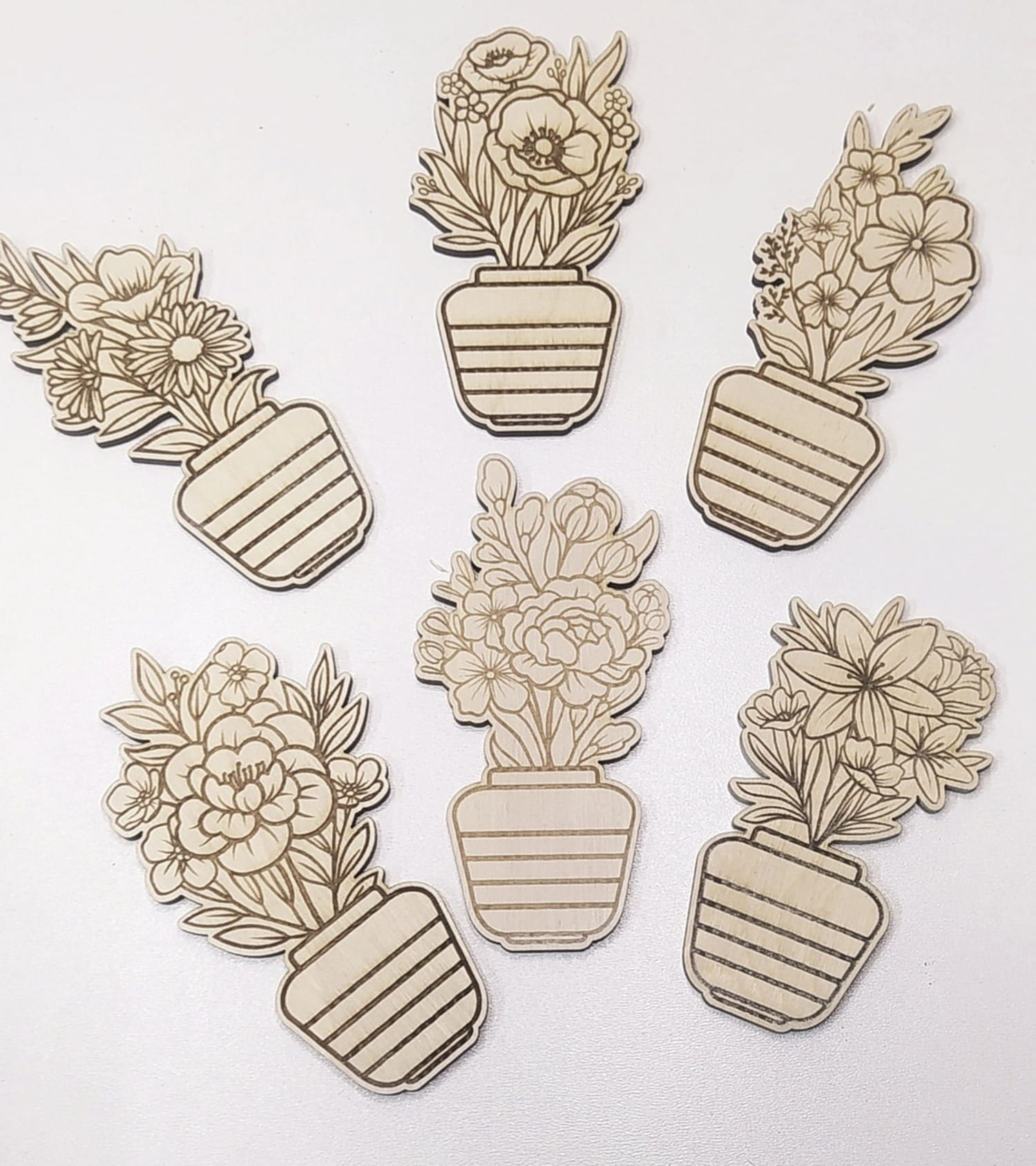 imagem do arquivo vetor para download Ímãs de Flores Gravadas Cortadas a Laser