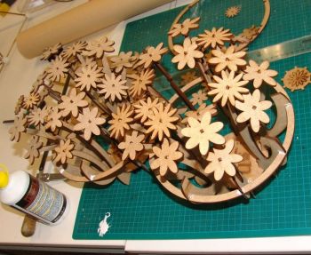 imagem do arquivo vetor para download Mesa de corte a laser Decoração de flores