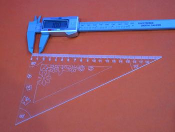 imagem do arquivo vetor para download Régua Triangular Cortada a Laser